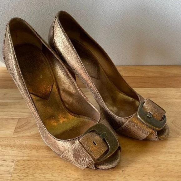 D&G gold Leather Distressed Accents Pumps
Size: 36.5 - Picture 2 of 5